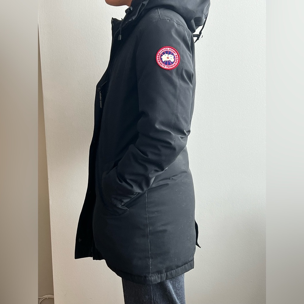 Canada Goose jacket (size large) warn, but still in good shape. (No fur on it)